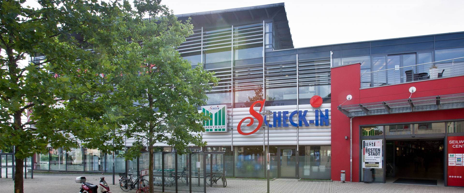 Quelle: Scheck-in Center Außenansicht Scheck-In Marktkauf Mannheim-Neckarau