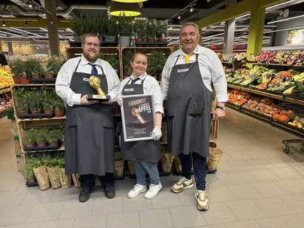 Scheck-in wird ausgezeichnet mit dem goldenen Apfel